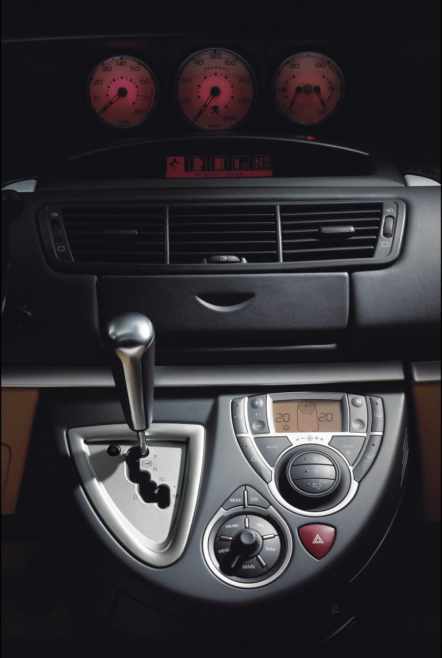  Peugeot 807 Grand Tourisme 2003 года  (фото 11 из 13)